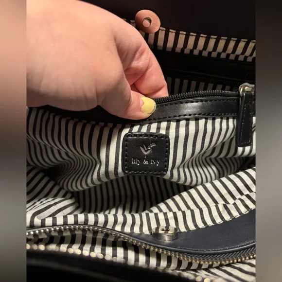 LILY & IVY Gray Leather Tote Bag with Navy Suede Front Pocket - Picture 7 of 9